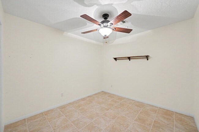 Building Photo - 122 Warbonnet Dr