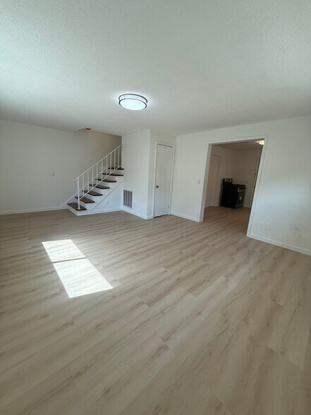 Building Photo - 109 6th Ave