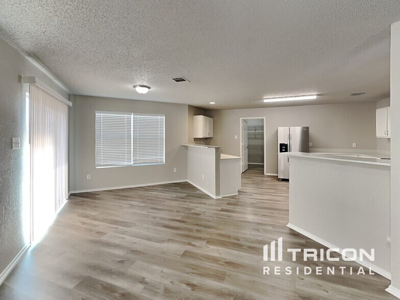 Building Photo - 208 Vivian Dr