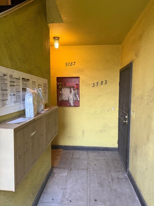 Building Photo - 3787 1/2-3789 W 9th St