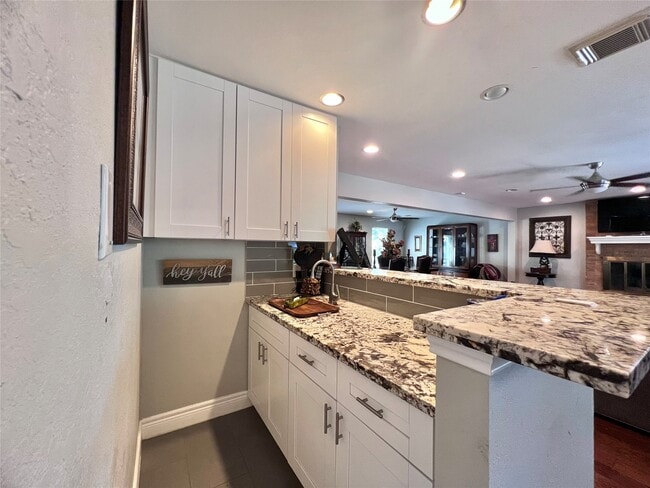 Building Photo - 15126 Turkey Creek Dr