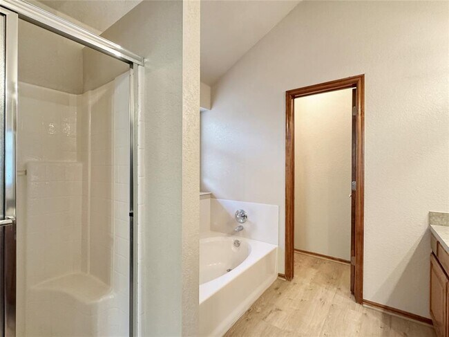 Building Photo - 14021 Harvest Cir