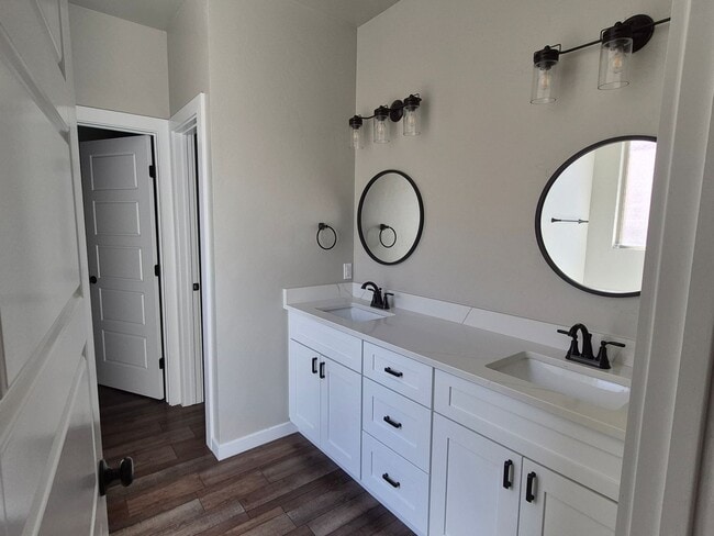 Building Photo - 1245 La Sienna