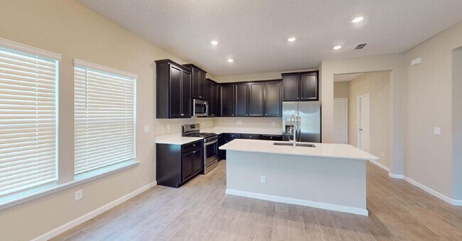 Building Photo - 3965 Cloverdale Ct