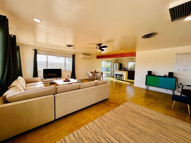 Building Photo - Gorgeous Home Surrounded by Panoramic Views