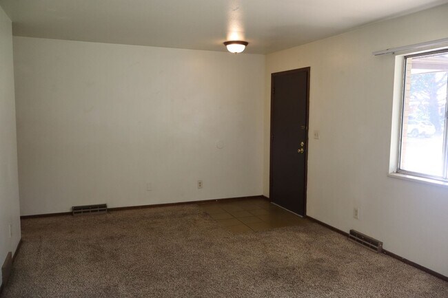 Building Photo - 1604 Larch St