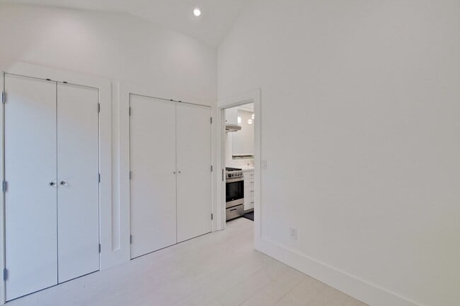 Building Photo - Beautiful 1 Bed 1 Bath Cottage in Highly D...