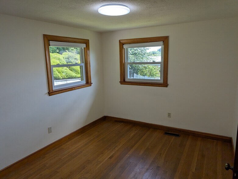 Building Photo - 53 Oakley Rd