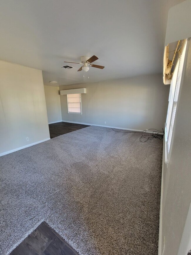 Building Photo - 3 Bedroom 1 Bath Home