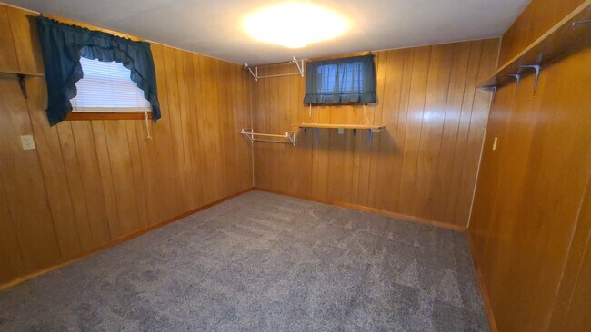 Building Photo - 145 8th Ave E