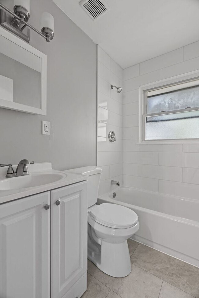 Building Photo - 3-Bedroom, 1-Bath Single-Family Home, BIG backyard!