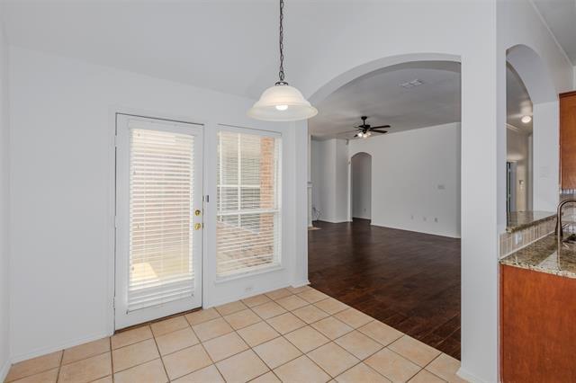Building Photo - 1433 Woodmont Dr
