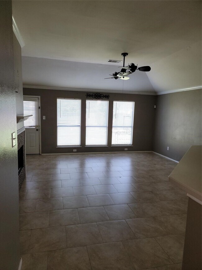 Building Photo - 15510 Mossy Park