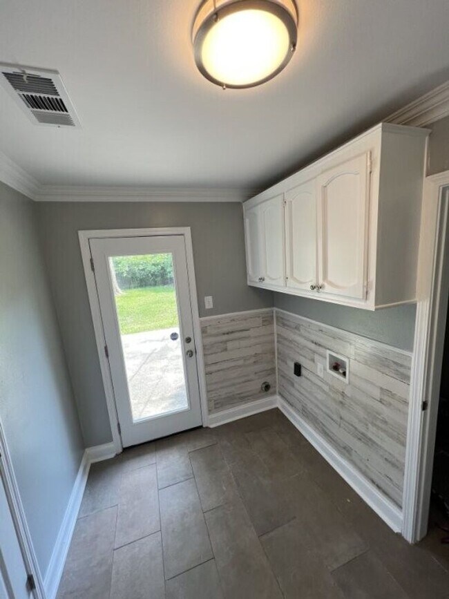 Building Photo - Charming 3 Bedroom Home in a Prime Zachary Location & School District!
