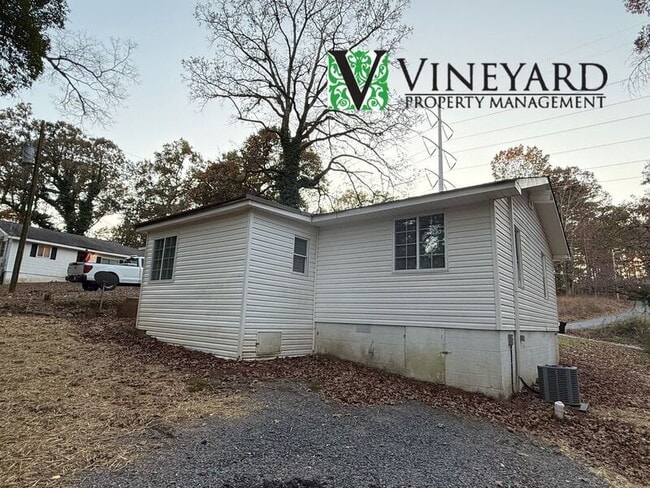 Building Photo - 266 Pine Crest Dr