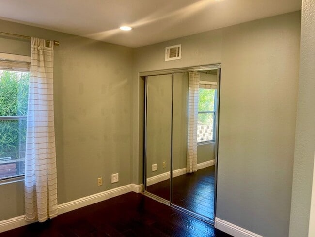 Building Photo - Great Escondido Rental