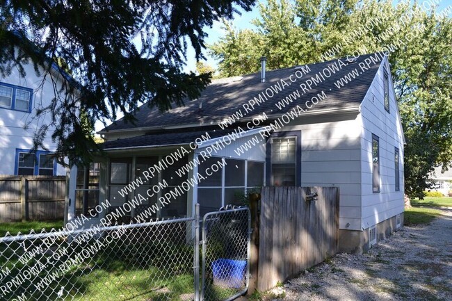 Building Photo - 125 S Hazel Ave