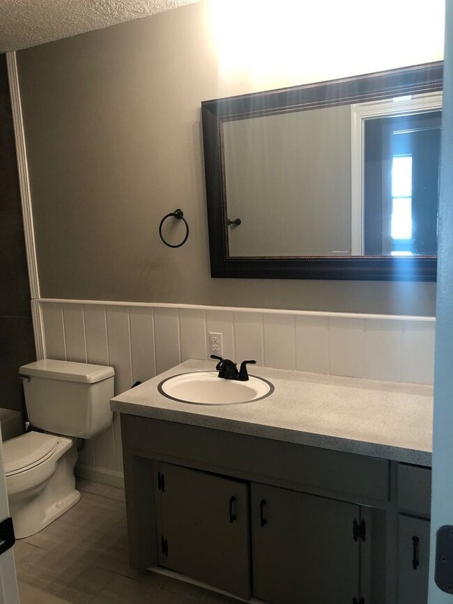 Building Photo - Newly remodeled 2 bedroom duplex in SW Spr...