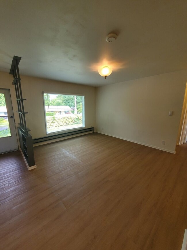 Building Photo - Welcome to Your Lynnwood Retreat!