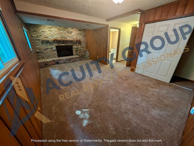 Building Photo - Elm Creek Park adjacent Large 2+BR House For Rent
