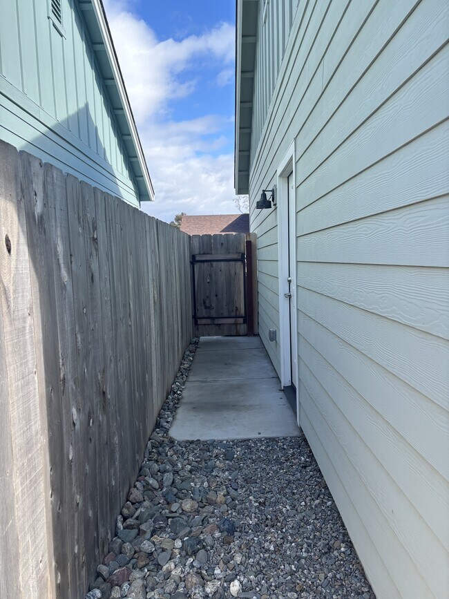 Building Photo - 2923 Milo Wy