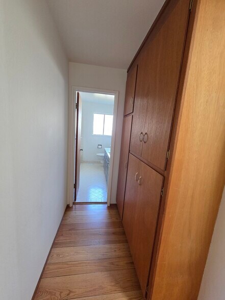 Building Photo - 827 Norvell St