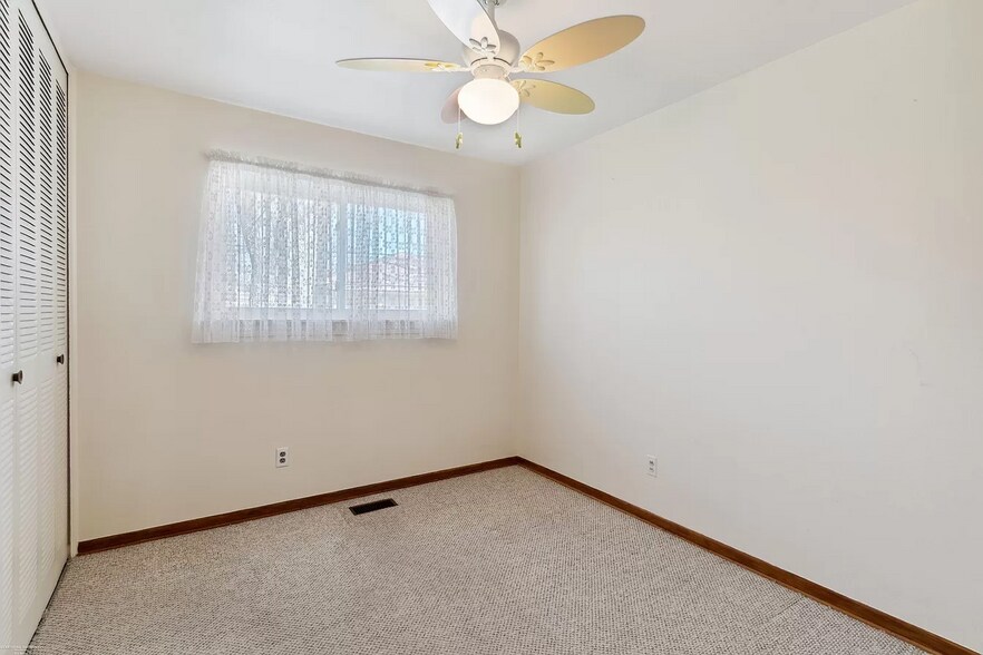 Building Photo - 25100 Marilyn Ave