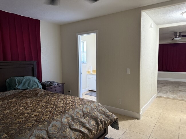 Building Photo - 1906 N 60th St