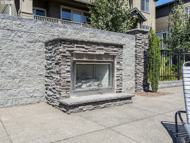 Building Photo - 14215 SW Burlwood Ln