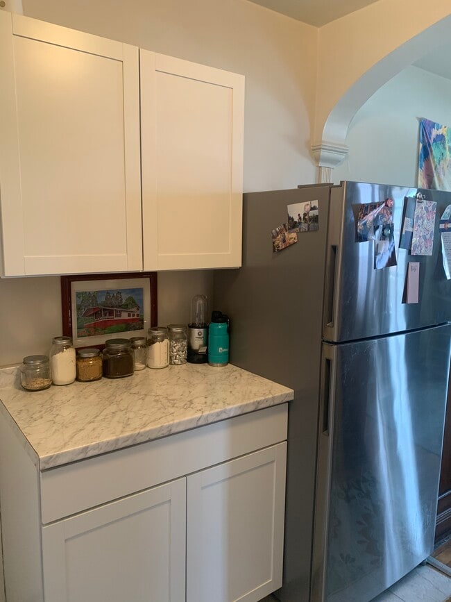 Building Photo - 2558 Madison Rd