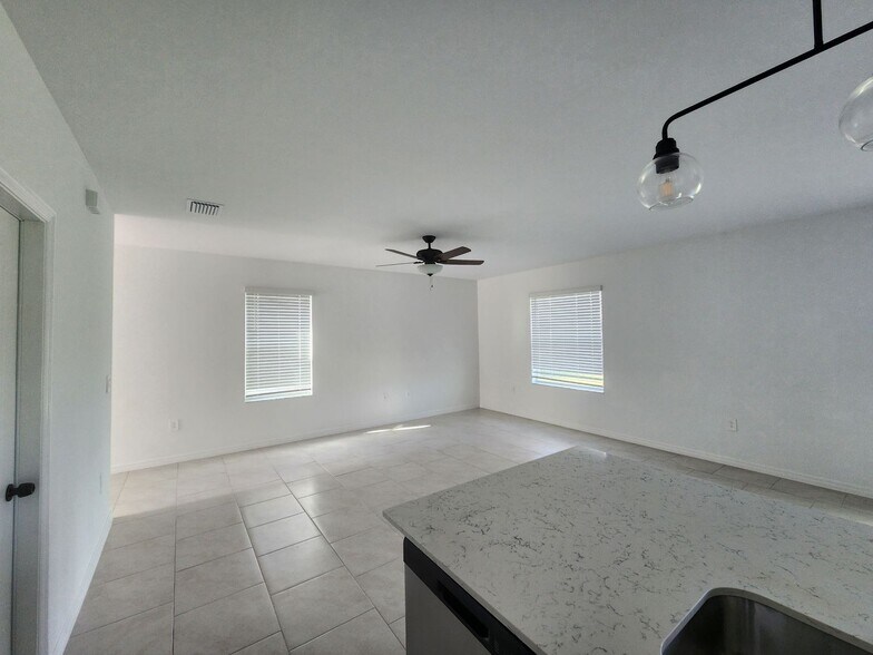 Building Photo - Beautiful New Construction Spacious Home in Savannah Lakes Community