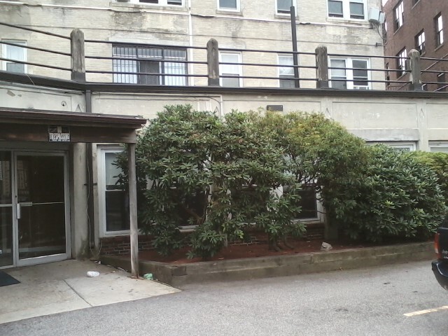 Building Photo - 2035 Commonwealth Ave