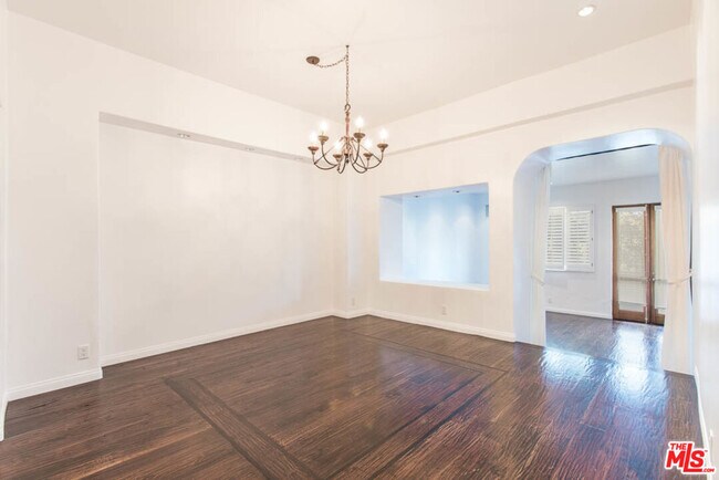 Building Photo - 15500 Sunset Blvd