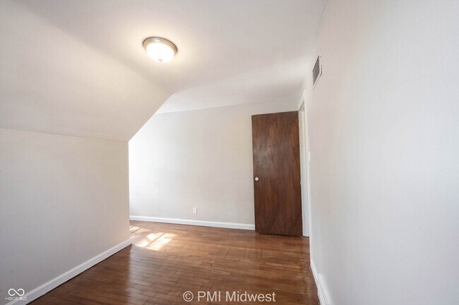 Building Photo - 1320 N Alton Ave