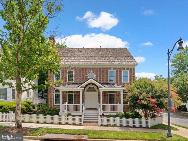 Primary Photo - 405 Tschiffely Square Rd