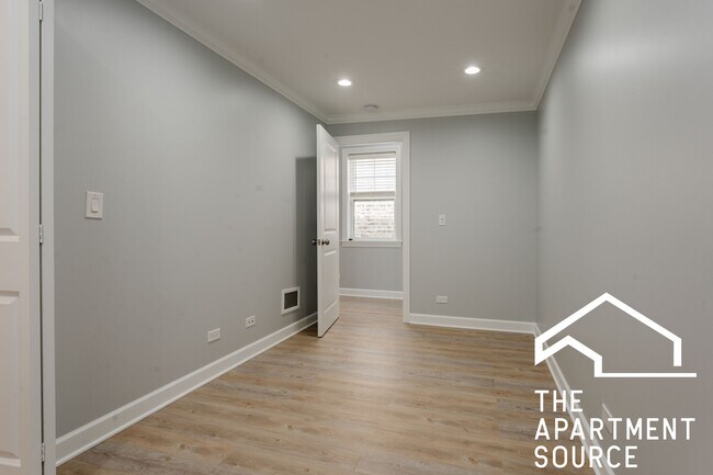 Building Photo - 3707 W Belmont Ave