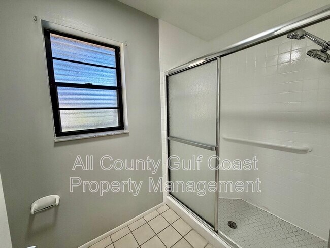 Building Photo - 1218 Waterside Ln