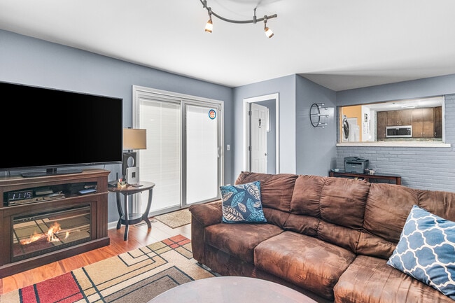 Building Photo - 379 Stone Pl