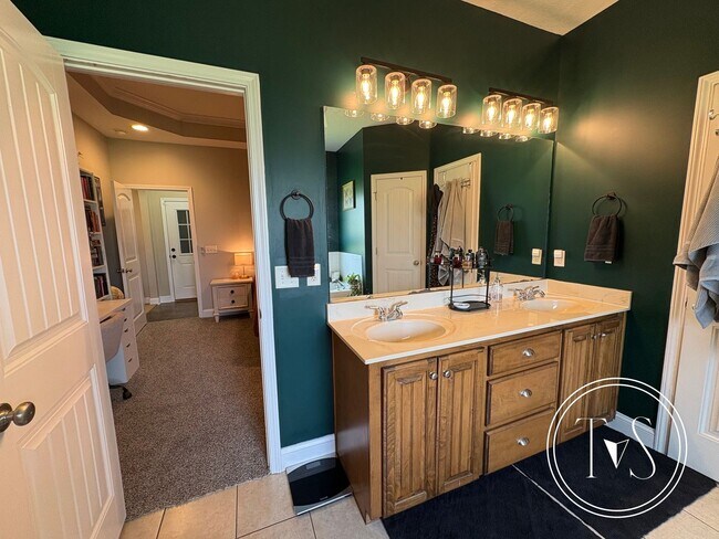 Building Photo - RATE DROP ALERT (WAS $2400/MONTH) and FALL...