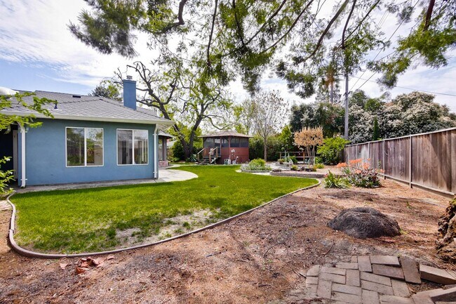 Building Photo - 160 Kit Carson Ct
