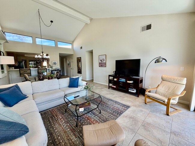 Building Photo - 257 Calle Del Verano