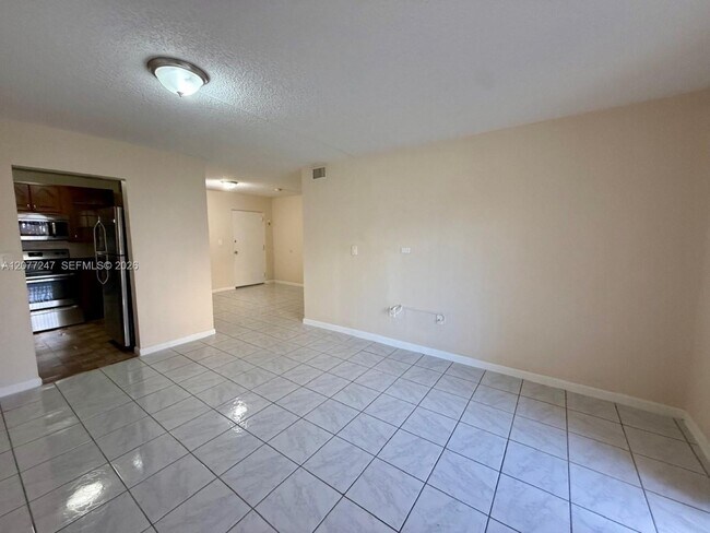Building Photo - 1121 SW 122nd Ave
