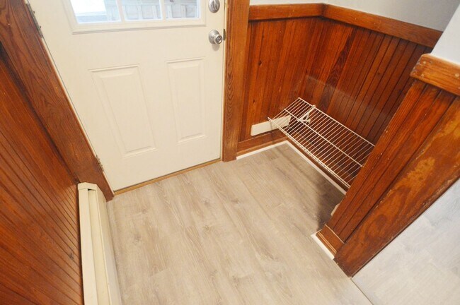 Building Photo - 38 Cascade St