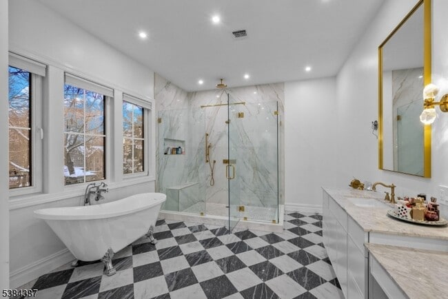 Building Photo - 472 High St