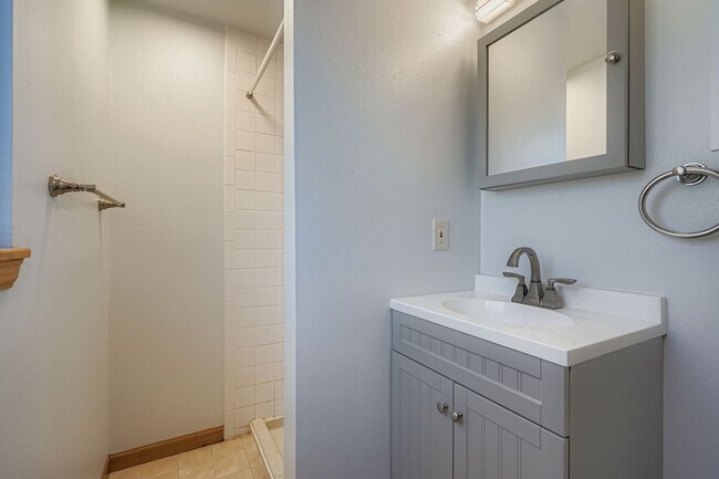 Building Photo - BEAUTIFUL 4 Bed 3 Bath Single Family Home In Boulder!