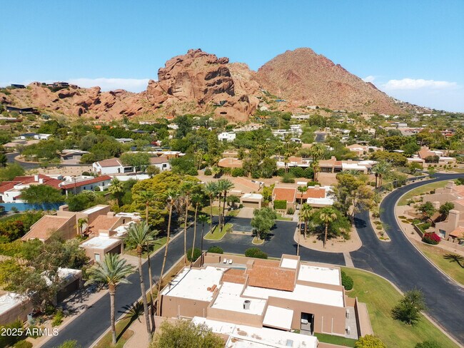Building Photo - 4440 E Camelback Rd