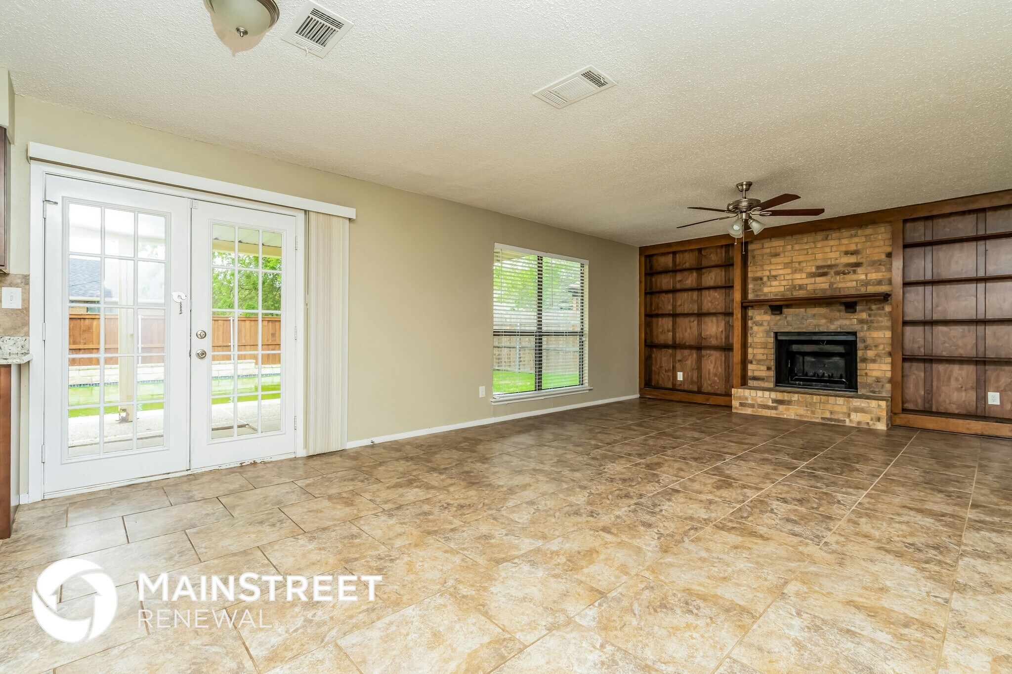 Building Photo - 2437 Channing Dr