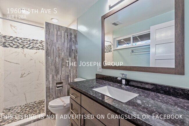 Building Photo - Beautifully updated 3 bed/1.75 bath in Des...