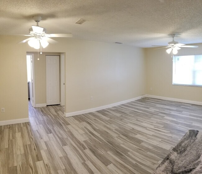 Building Photo - 3 Bedroom 2 Bath Home in Pinellas Park