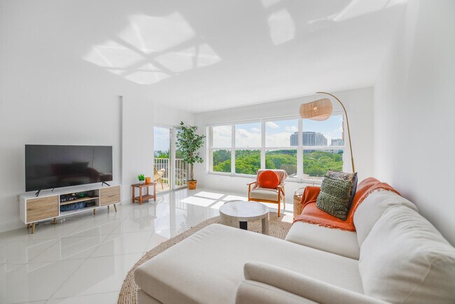 Building Photo - 3000 E Sunrise Blvd